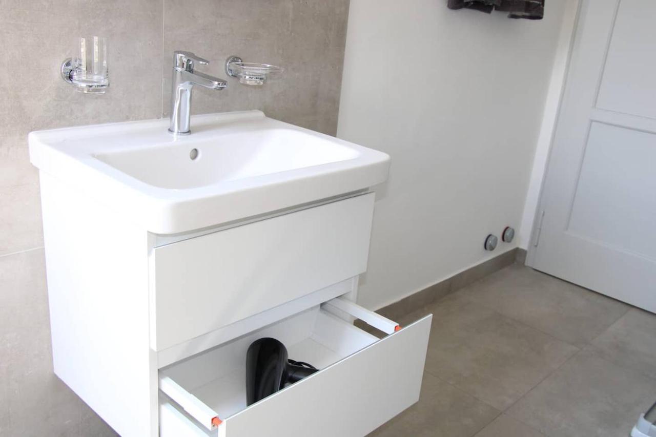 New & Modern Apartment With Beautiful Lake View! Lugano Extérieur photo